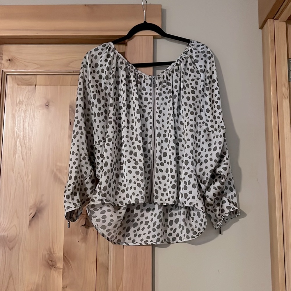 Leopard pint zip silky blouse